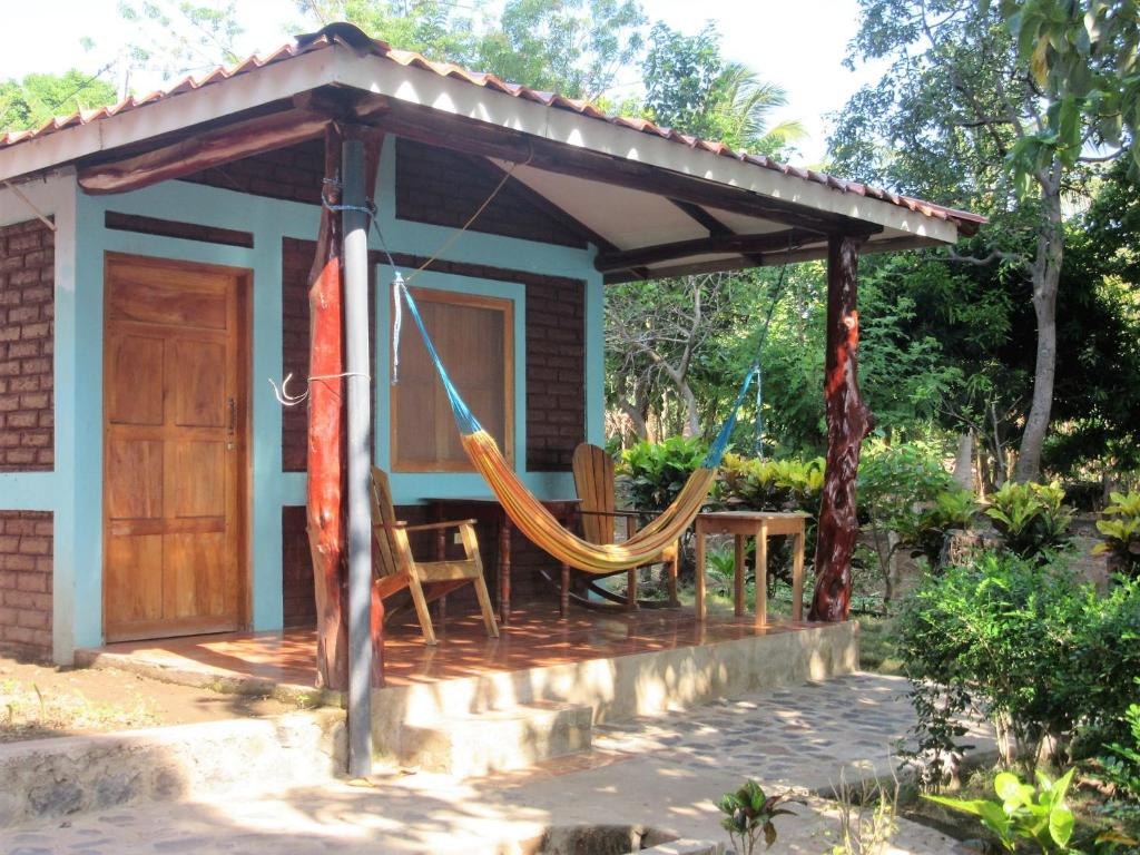 Cabin with a hammock and covered terrace at Caballito’s Mar, Mérida